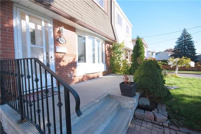 157 Barkley Cres, Oshawa, L1J2E5 | Image 3