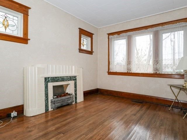 89 Gainsborough Rd, Toronto, M4L3C3 | Image 3