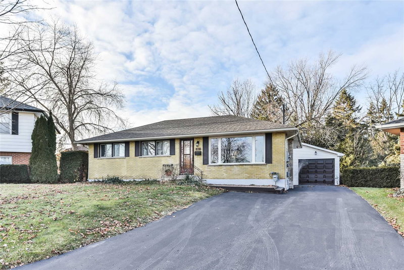 372 Garden Crt, Oshawa, L1J3E4 | Image 2