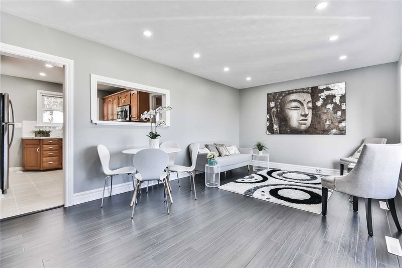 372 Garden Crt, Oshawa, L1J3E4 | Image 3