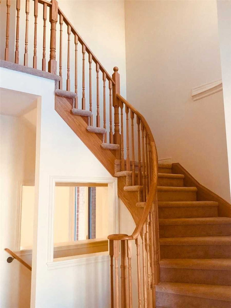 1852 Grandview St N, Oshawa, L1K0A6 | Image 2