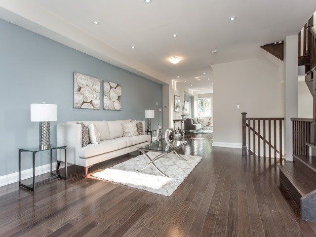 811 Cosburn Ave, Toronto, M4C2V9 | Image 2