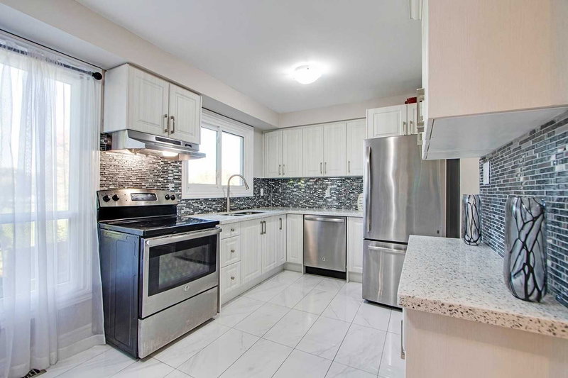 15 - 222 Pearson St, Oshawa, L1G7C6 | Image 3