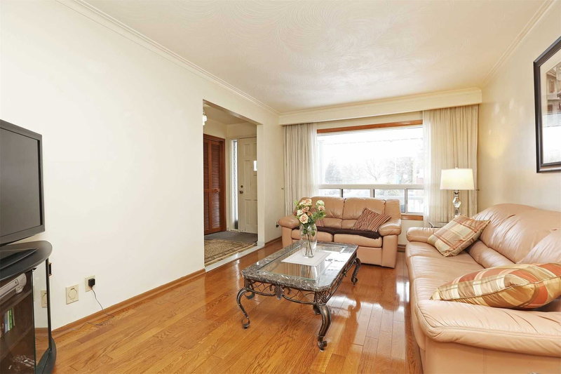 76 Barrington Ave, Toronto, M4C4Z1 | Image 3