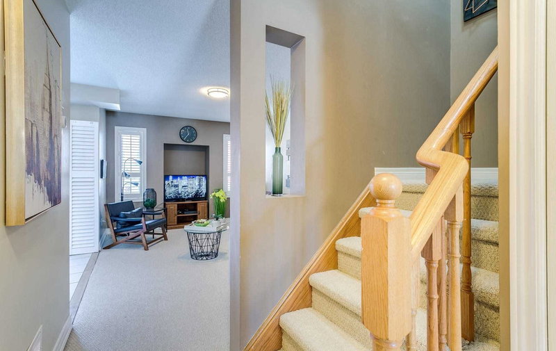 12 Whitewater St, Whitby, L1R2S9 | Image 2