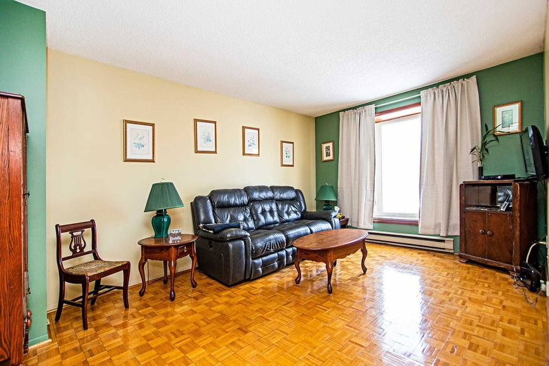 641 Deauville Crt, Oshawa, L1K1R1 | Image 2