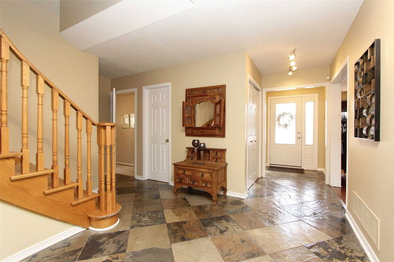 43 Falstaff Cres, Whitby, L1R 1W3 | Image 2