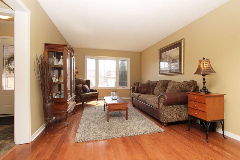 43 Falstaff Cres, Whitby, L1R 1W3 | Image 3