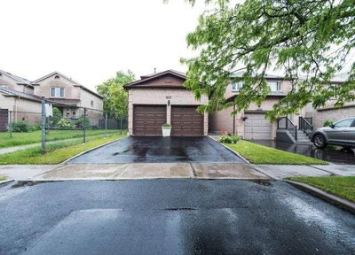Detached House sold at 1411 Anton Square, Pickering, Ontario, L1V5T1 - Liverpool - MLS: E4485711