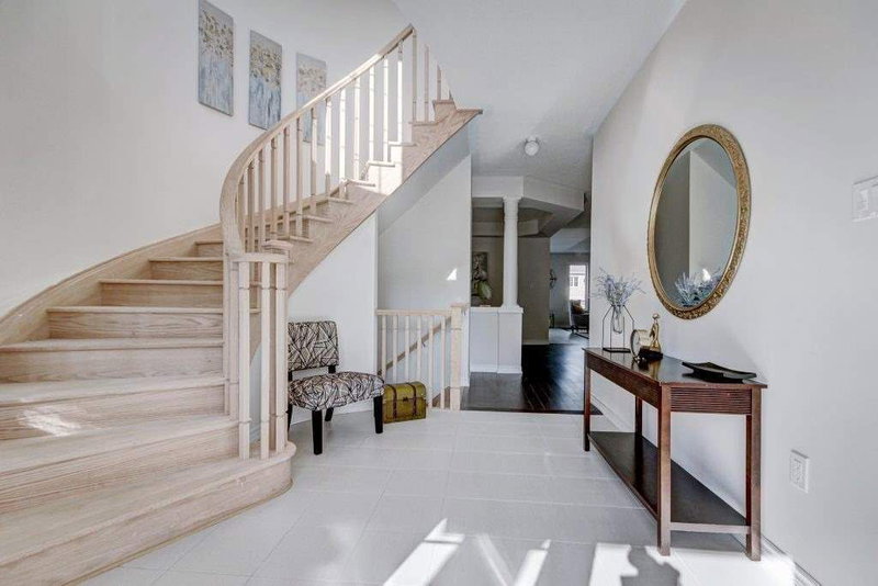 23 Terry Cres, Clarington, L1C 3K2 | Image 2