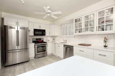 61 Springdale Crescent, Oshawa, Ontario image-0-4