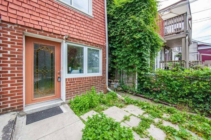 827 Craven Rd, Toronto, M4L2Z7 | Image 2