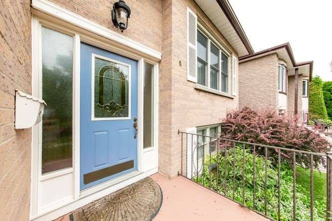 325 Aztec Dr, Oshawa, L1J7T4 | Image 2