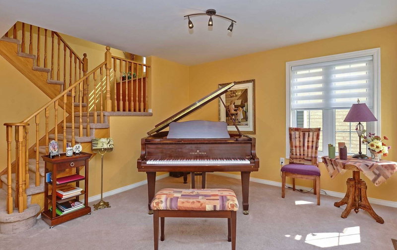 1350 Aldergrove Dr, Oshawa, L1K2Y6 | Image 3