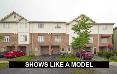 Townhouse sold at 1557 Hummingbird Court, Pickering, Ontario, L1V7H8 - Highbush - MLS: E4581913