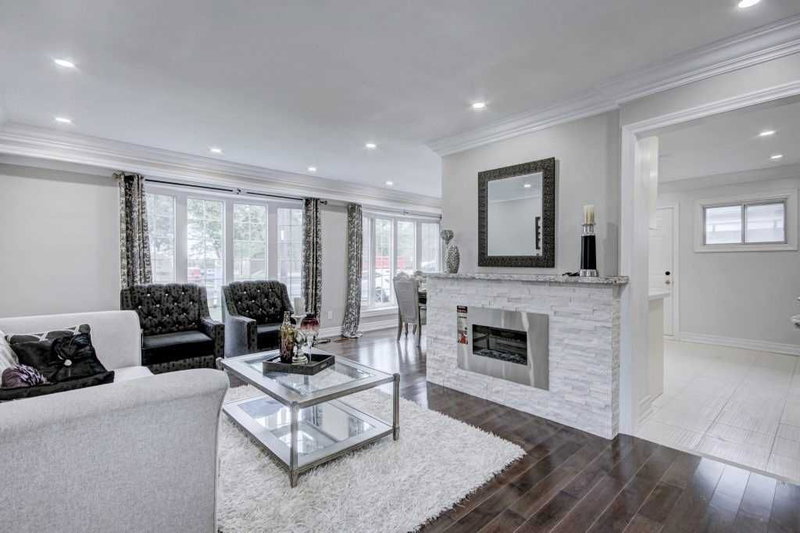 962 Midland Ave, Toronto, M1K4G3 | Image 3