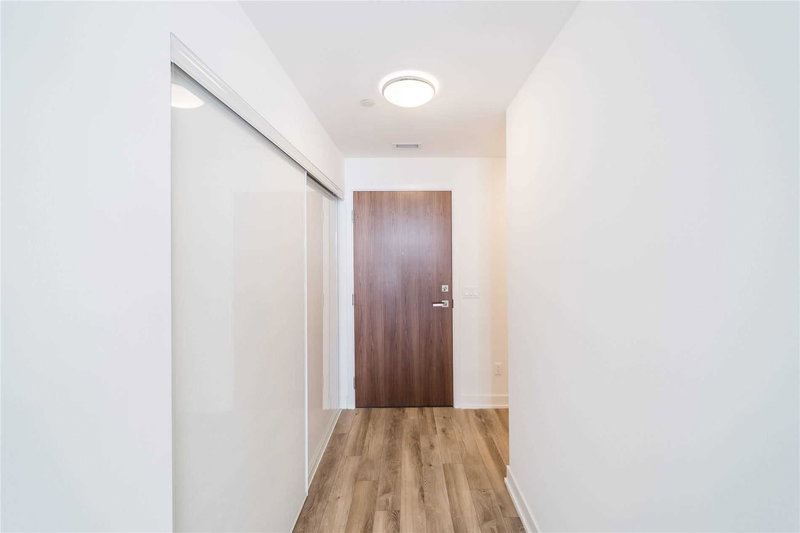 722 - 15 Baseball Pl, Toronto, M4M0E7 | Image 2