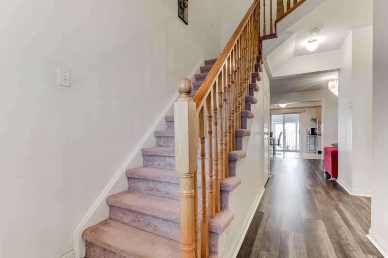 32 Samandria Ave, Whitby, L1R2Z7 | Image 2