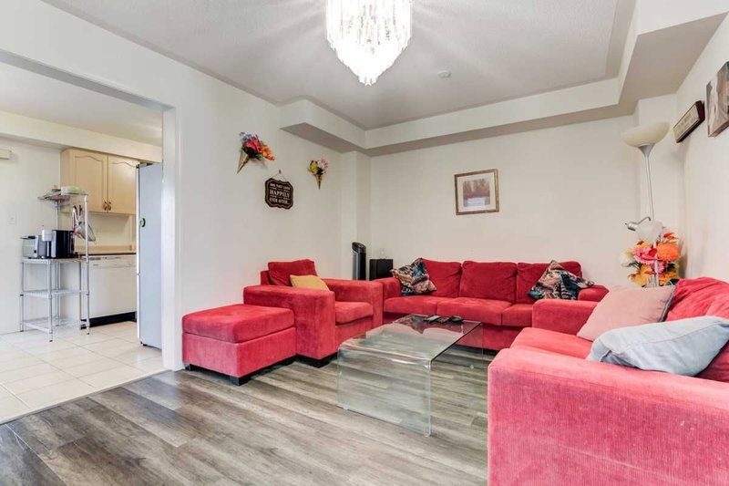 32 Samandria Ave, Whitby, L1R2Z7 | Image 3