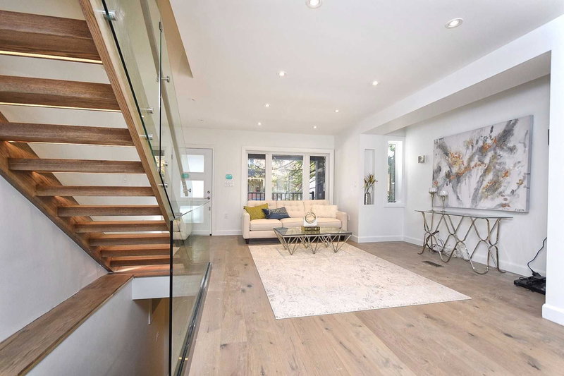 16 Woodlee Rd, Toronto, M4E2R1 | Image 2