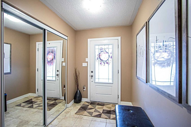 1816 Silverstone Cres, Oshawa, L1K0V6 | Image 3