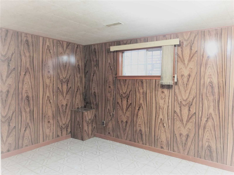 B - 76 Barrington Ave, Toronto, M4C4Z1 | Image 3