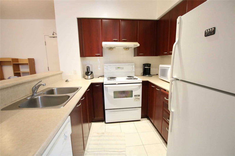 Th120 - 38 Lee Centre Dr, Toronto, M1H3J7 | Image 3