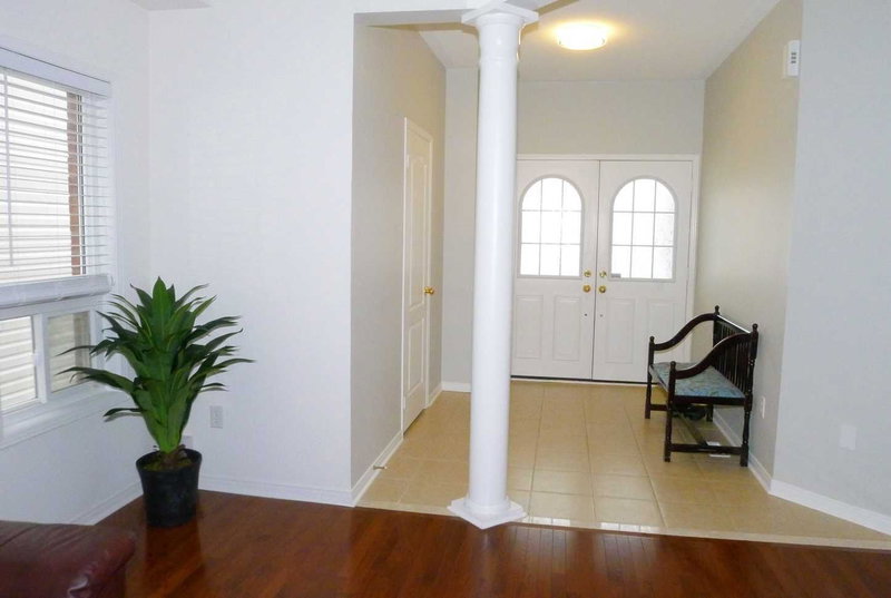 1348 Wallig Ave, Oshawa, L1K0J5 | Image 2