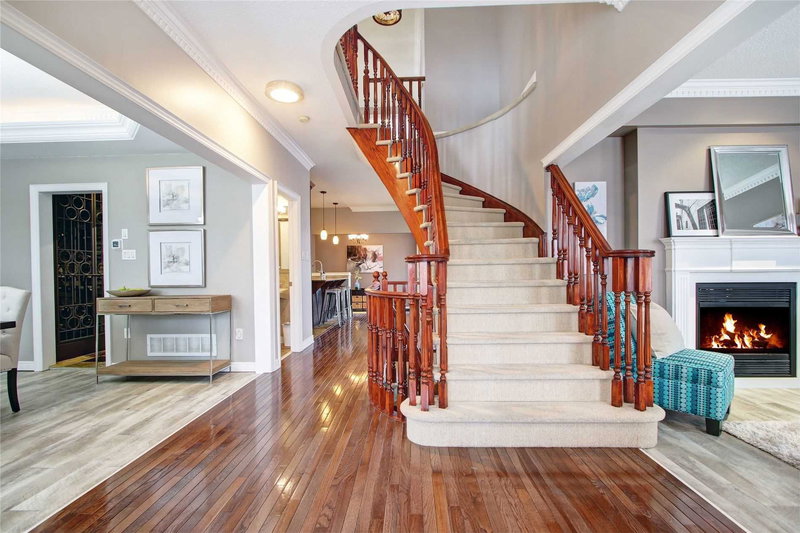 58 Knox Cres, Whitby, L1M 1C9 | Image 2