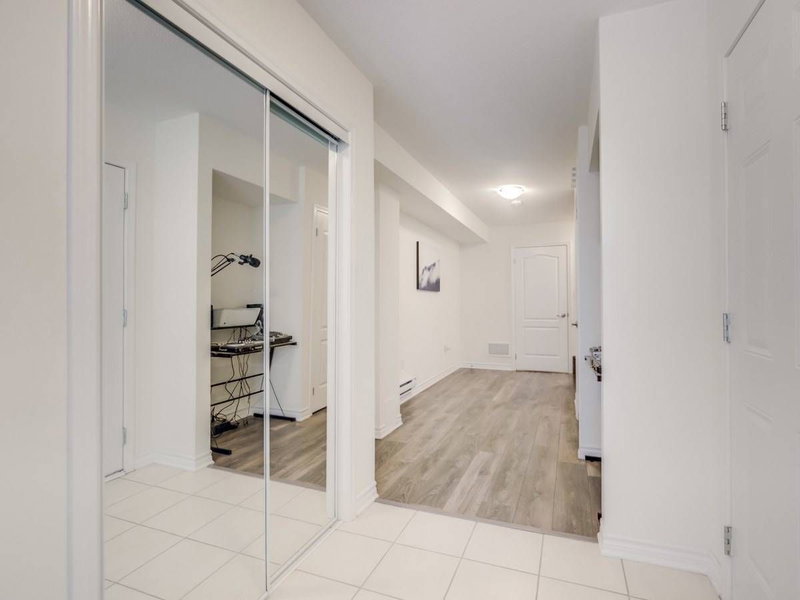 1062 Clipper Lane, Pickering, L1X 2R2 | Image 2