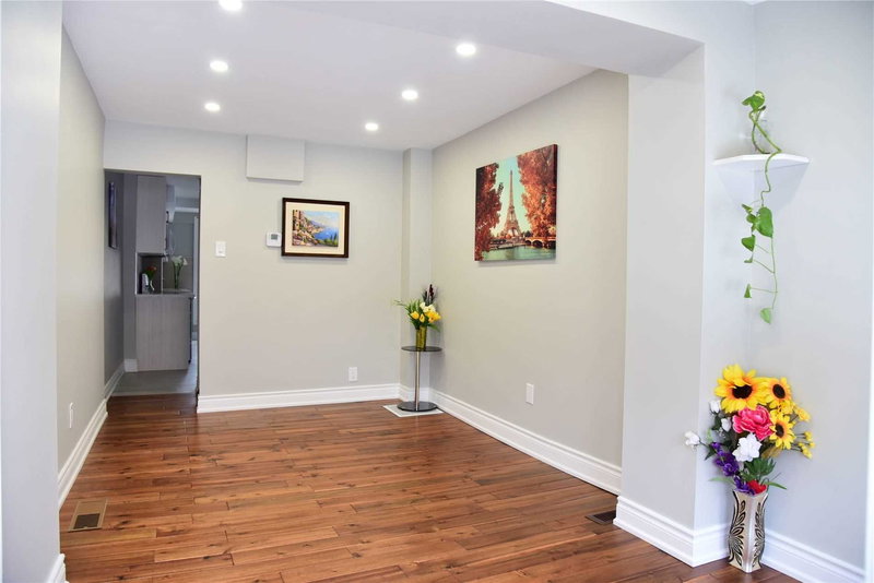 827 Craven Rd, Toronto, M4L2Z7 | Image 2