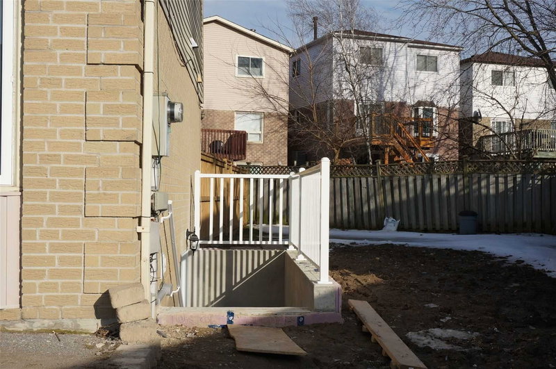 7 Redmond Dr, Ajax, L1S5R7 | Image 2