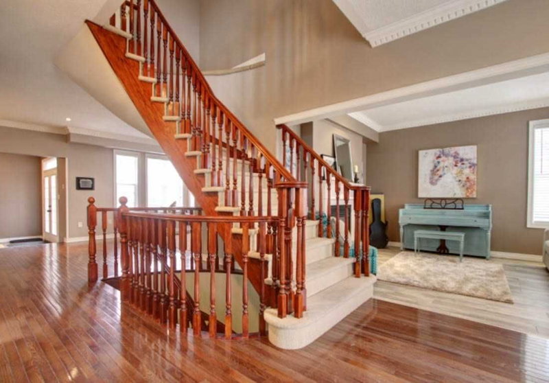 58 Knox Cres, Whitby, L1M 1C9 | Image 2