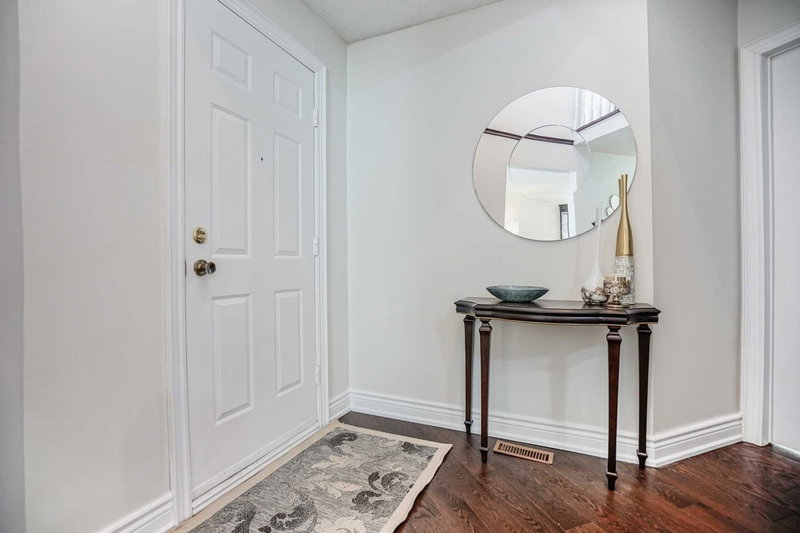 1603 Mcbrady Cres, Pickering, L1X2B6 | Image 3