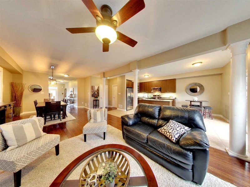 34 Harry Gay Dr, Clarington, L1E0B1 | Image 2