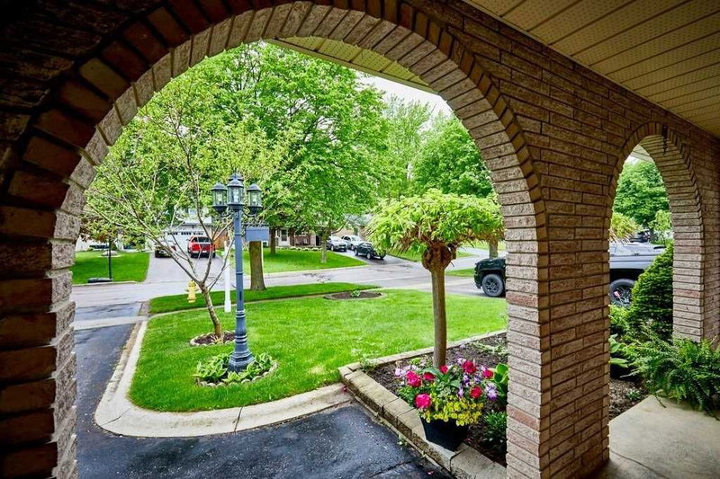 574 Antigua Cres, Oshawa, L1J6B4 | Image 2