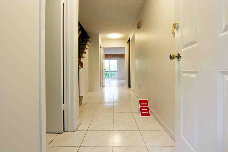 60 Plum Brook Cres, Toronto, M1S3Z8 | Image 2