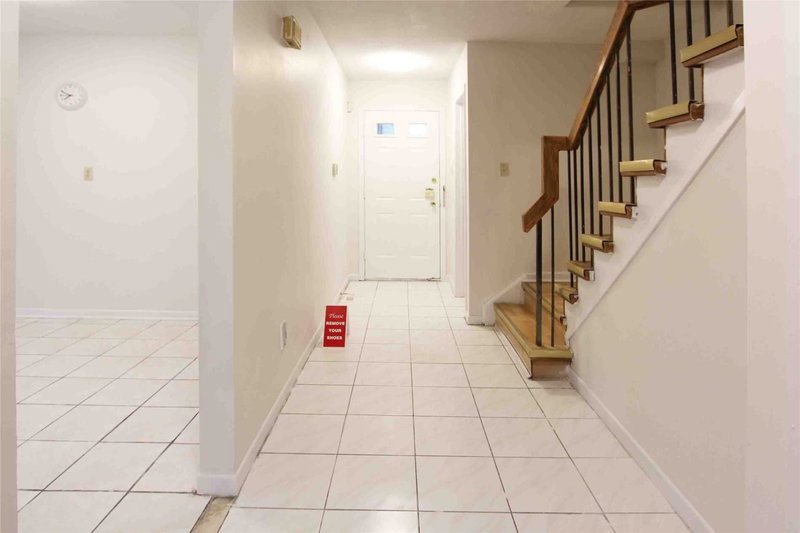 60 Plum Brook Cres, Toronto, M1S3Z8 | Image 3