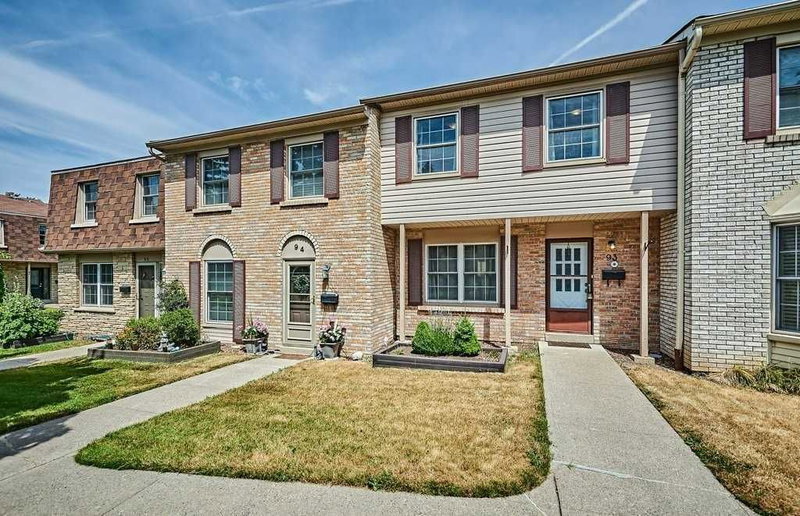 93 - 580 Eyer Dr, Pickering, L1W3B7 | Image 2