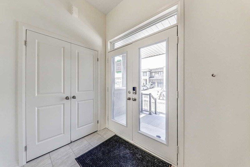 47 Clipper Lane, Clarington, L1C 4B1 | Image 3