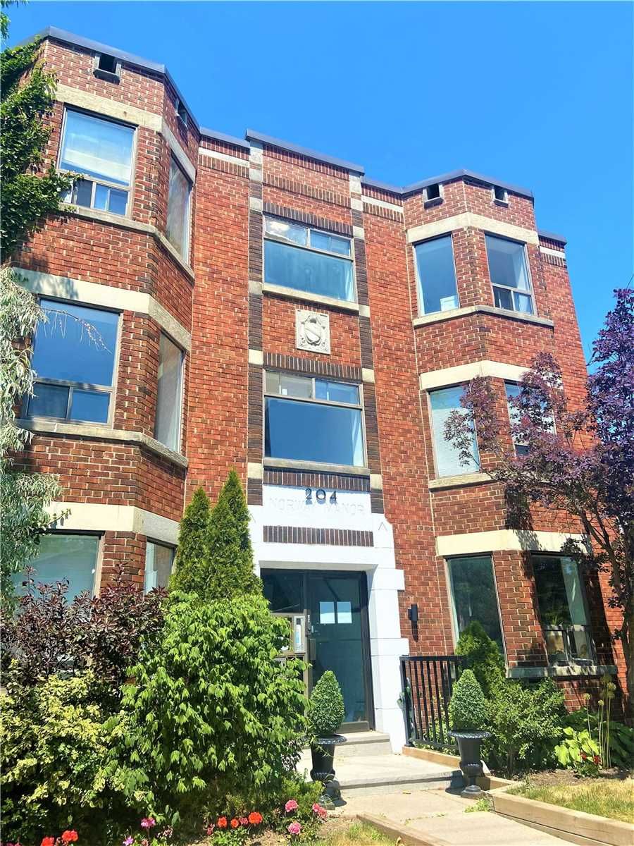Investment sold at 204 Kingston Road, Toronto, Woodbine Corridor, M4L1S7 - MLS: E4825403