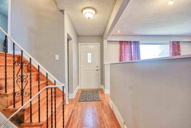 3261 Lawrence Ave E, Toronto, M1H1A5 | Image 2