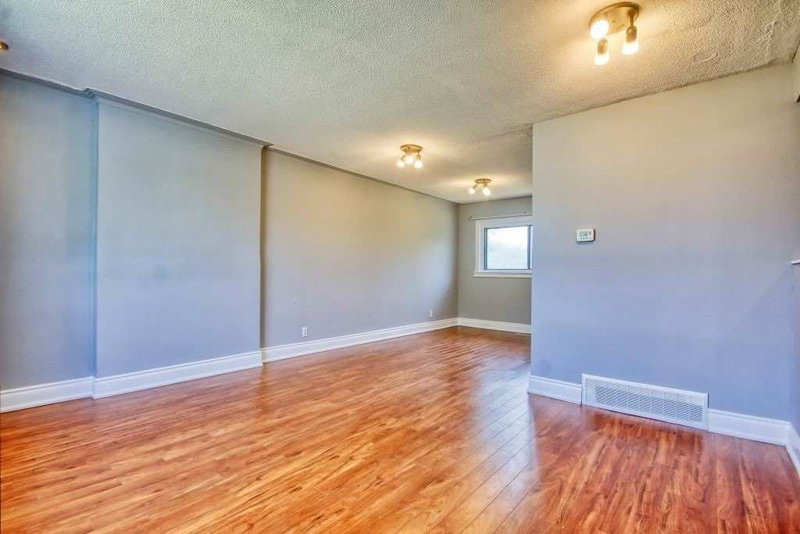 3261 Lawrence Ave E, Toronto, M1H1A5 | Image 3