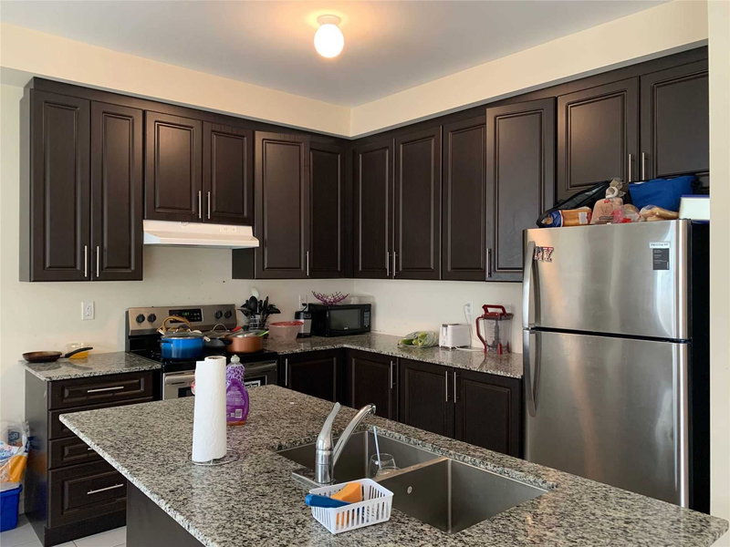 1915 Douglas Langtree Dr, Oshawa, L1K0Y6 | Image 3