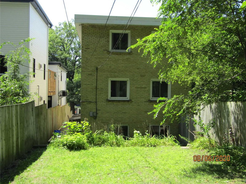 Upper - 213 Kenilworth Ave, Toronto, M4L3S7 | Image 2