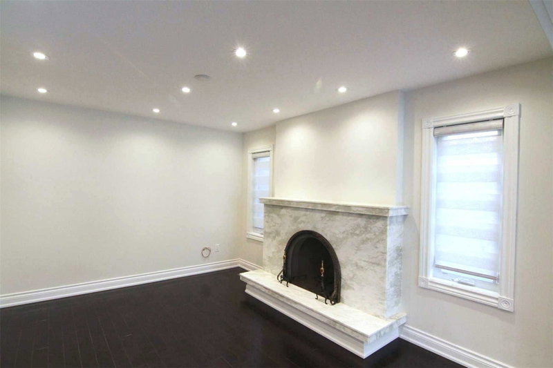 40 Alanbull Sq, Toronto, M1V4M1 | Image 2