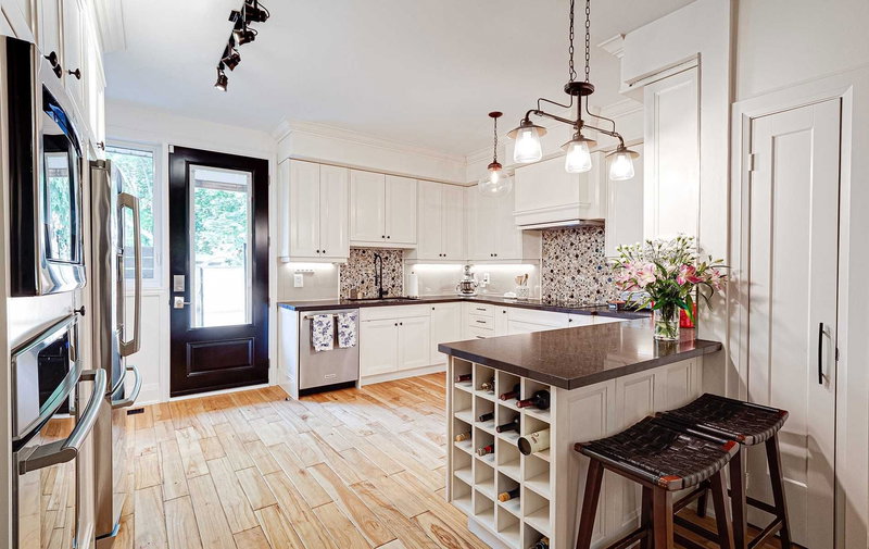 18 Bastedo Ave, Toronto, M4C3M7 | Image 2