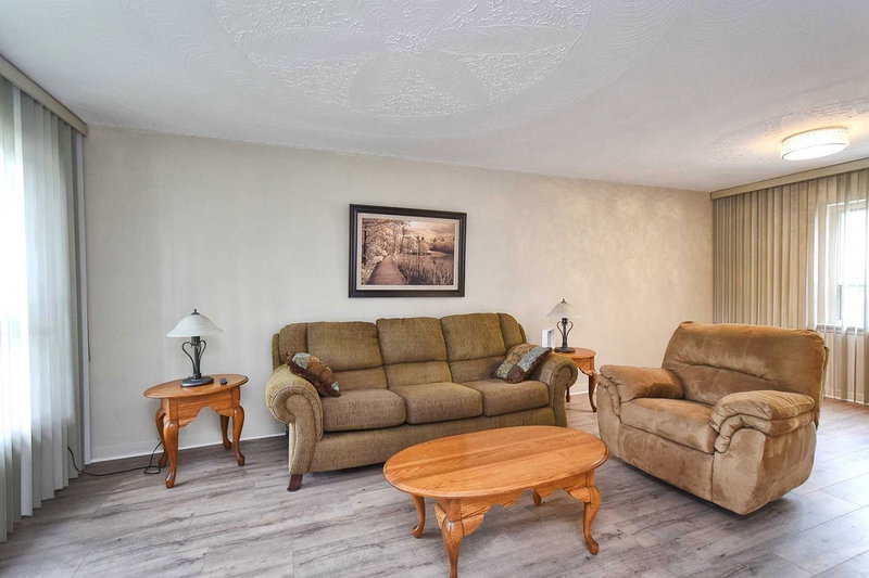 158 Woodfern Dr, Toronto, M1K2L5 | Image 3