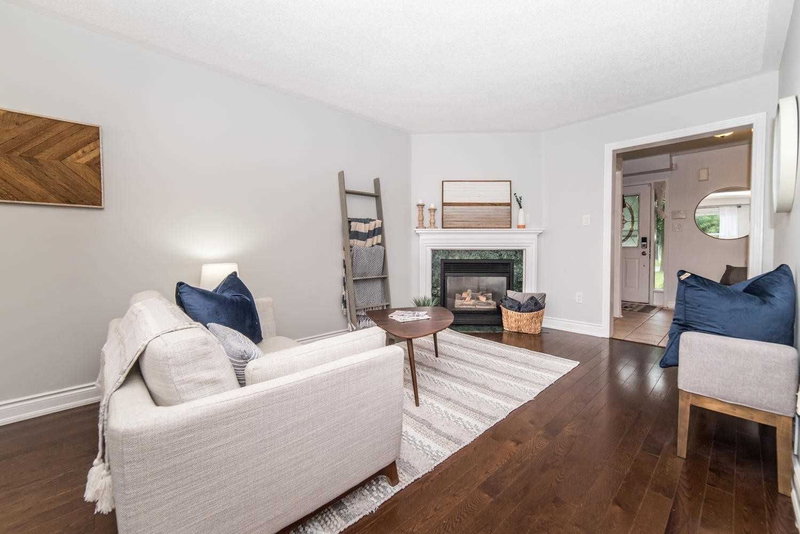 1896 Woodgate Crt, Oshawa, L1G7Z2 | Image 2