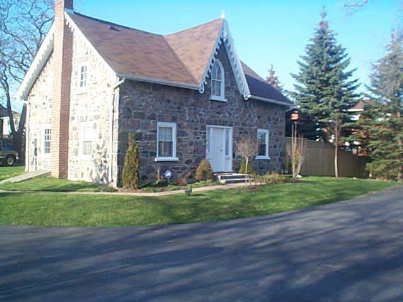 2319 Wildwood Cres, Pickering, L1X2N1 | Image 2